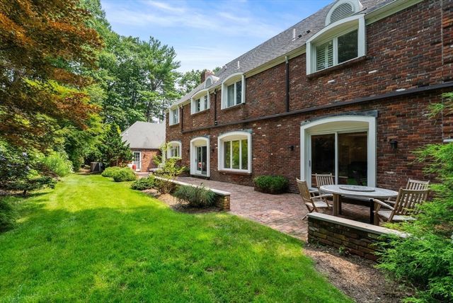 11 Fox Run Rd, Dover, MA 02030