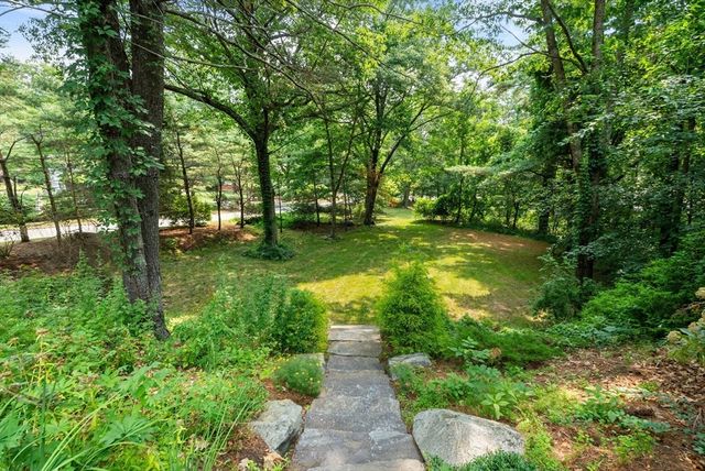 11 Fox Run Rd, Dover, MA 02030
