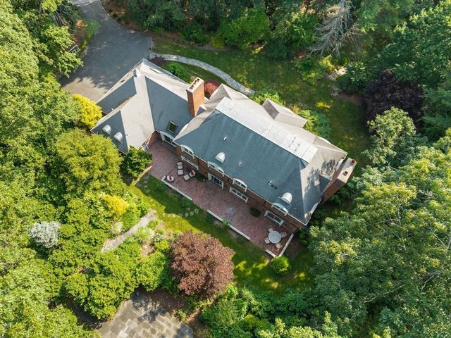 11 Fox Run Rd, Dover, MA 02030
