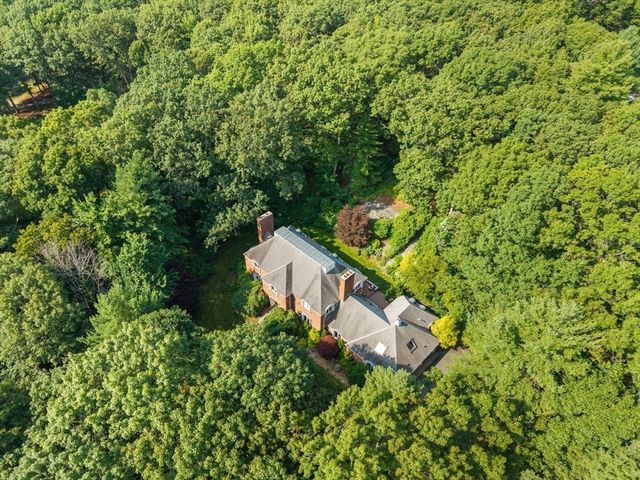 11 Fox Run Rd, Dover, MA 02030