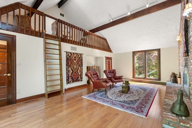 11 Fox Run Rd, Dover, MA 02030