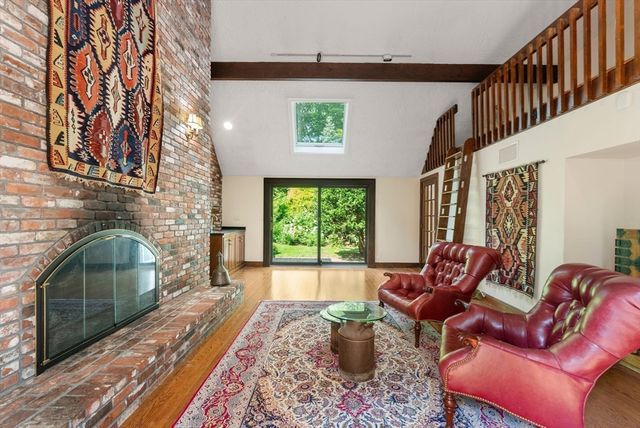 11 Fox Run Rd, Dover, MA 02030