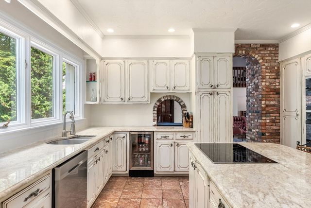 11 Fox Run Rd, Dover, MA 02030