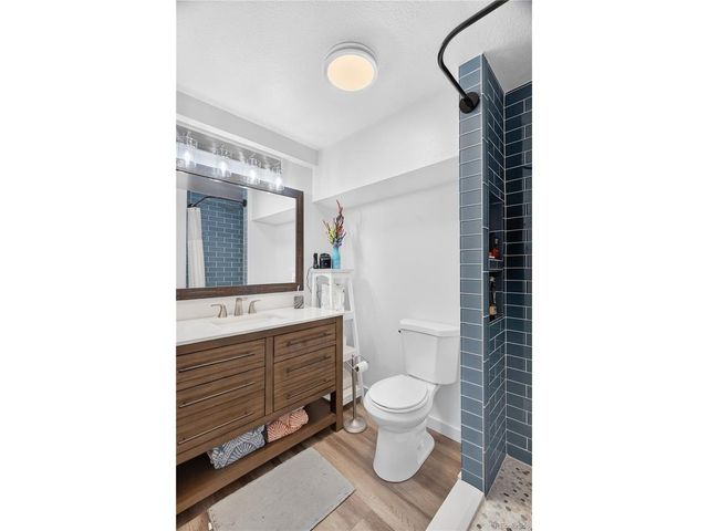 6995 W Rowland Ave, Littleton, CO 80128