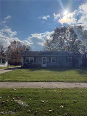 492 Crocker Boulevard, Chardon, OH 44024