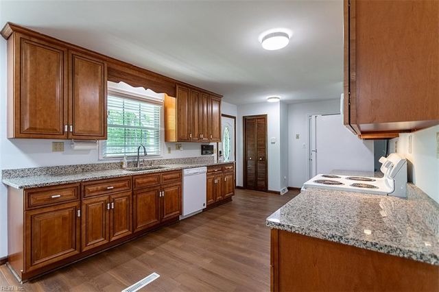 205 Shackleford RD, Yorktown, VA 23693