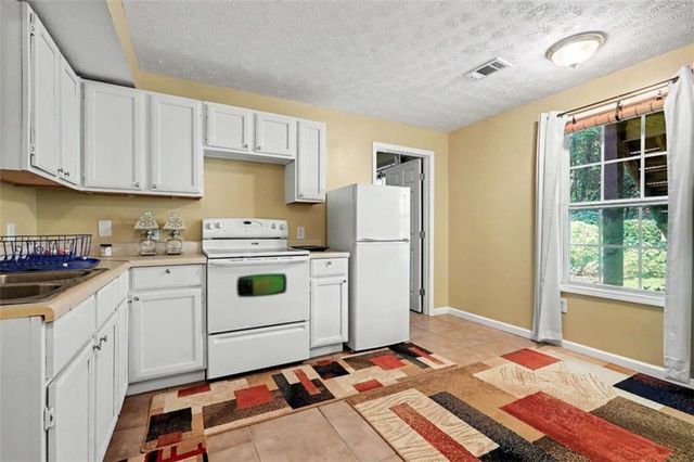 4353 Flat Stone Lane, Snellville, GA 30039