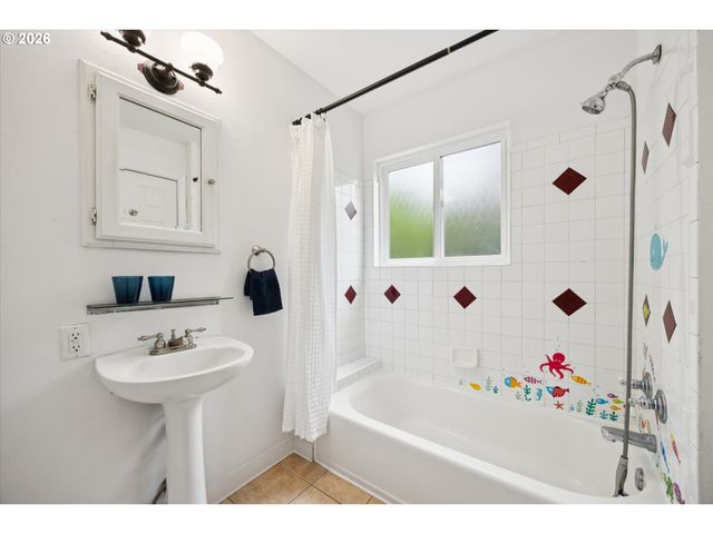 1307 Se 37TH Ave, Portland, OR 97214
