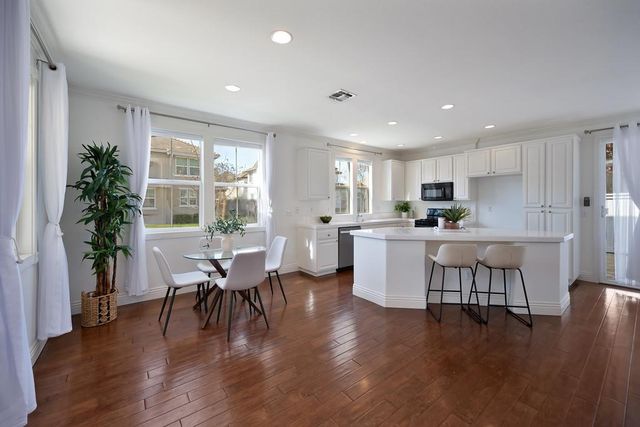 341 Anjou Cir, Sacramento, CA 95835