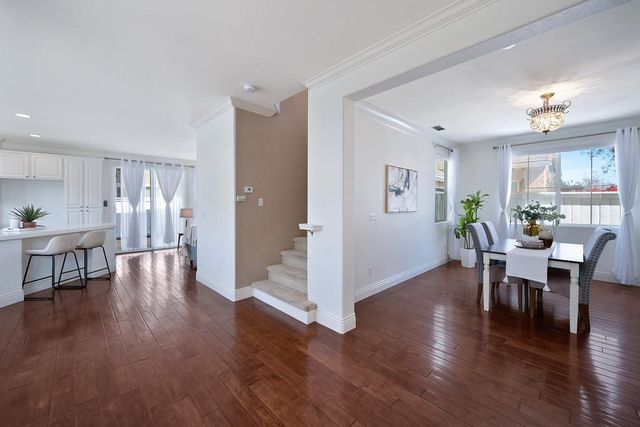 341 Anjou Cir, Sacramento, CA 95835