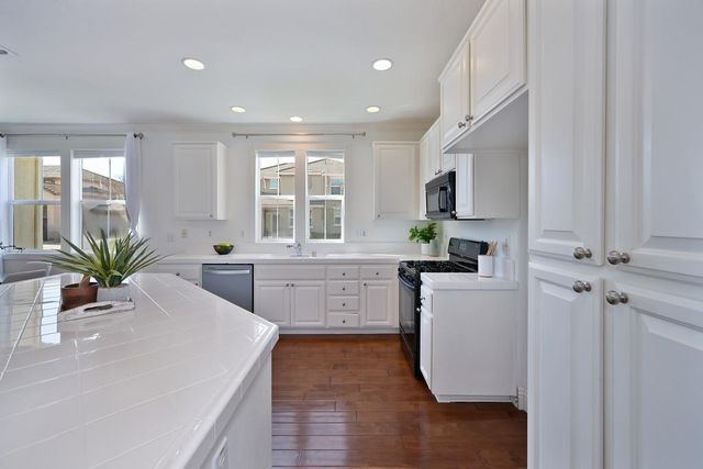 341 Anjou Cir, Sacramento, CA 95835