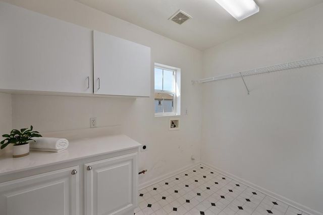 341 Anjou Cir, Sacramento, CA 95835