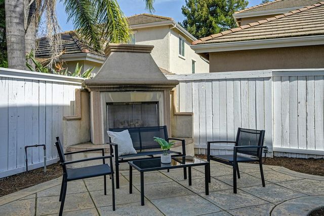 341 Anjou Cir, Sacramento, CA 95835