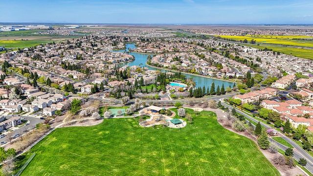 341 Anjou Cir, Sacramento, CA 95835