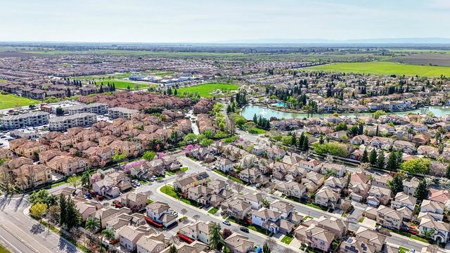 341 Anjou Cir, Sacramento, CA 95835