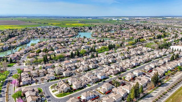 341 Anjou Cir, Sacramento, CA 95835