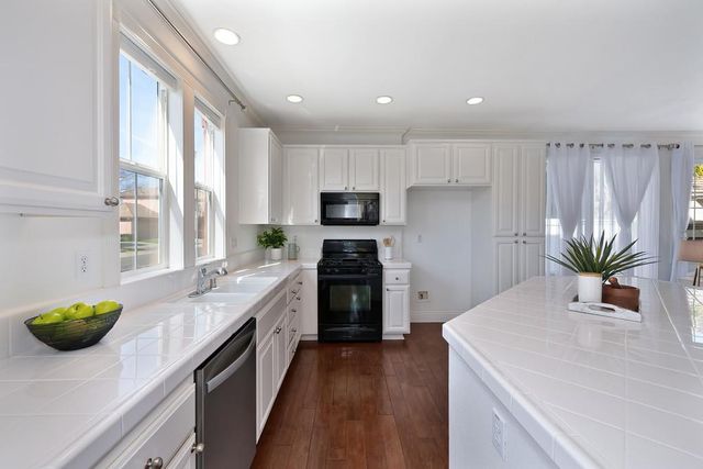 341 Anjou Cir, Sacramento, CA 95835