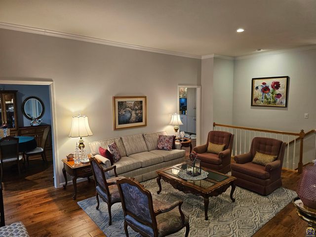 2809 SW Tallgrass DR, Topeka, KS 66614