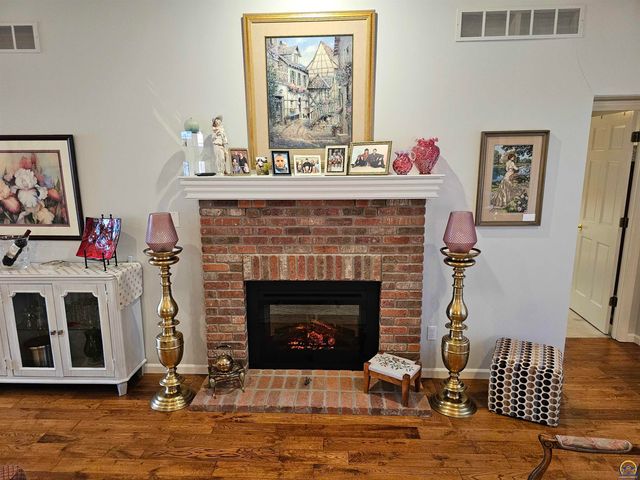 2809 SW Tallgrass DR, Topeka, KS 66614