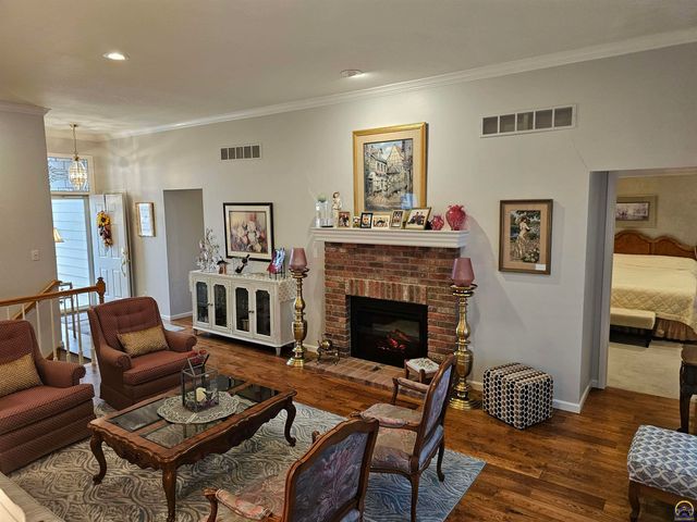 2809 SW Tallgrass DR, Topeka, KS 66614