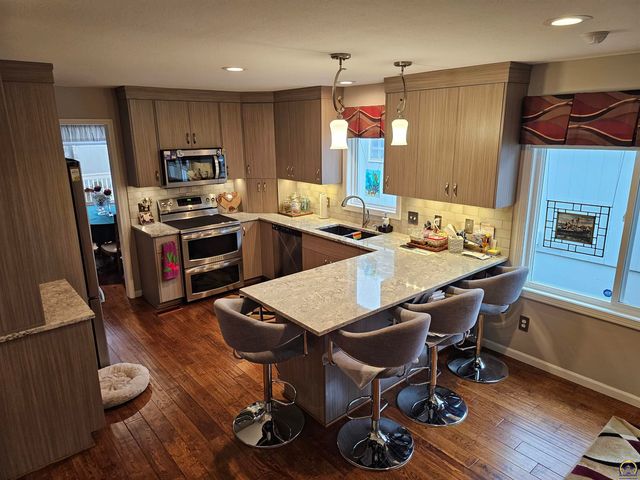 2809 SW Tallgrass DR, Topeka, KS 66614