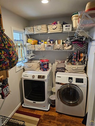 2809 SW Tallgrass DR, Topeka, KS 66614