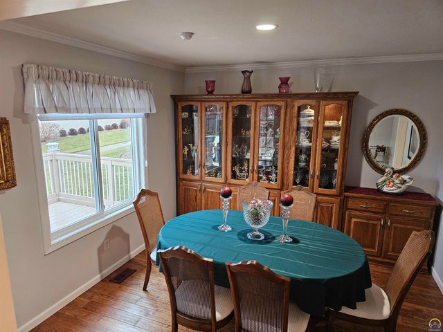 2809 SW Tallgrass DR, Topeka, KS 66614