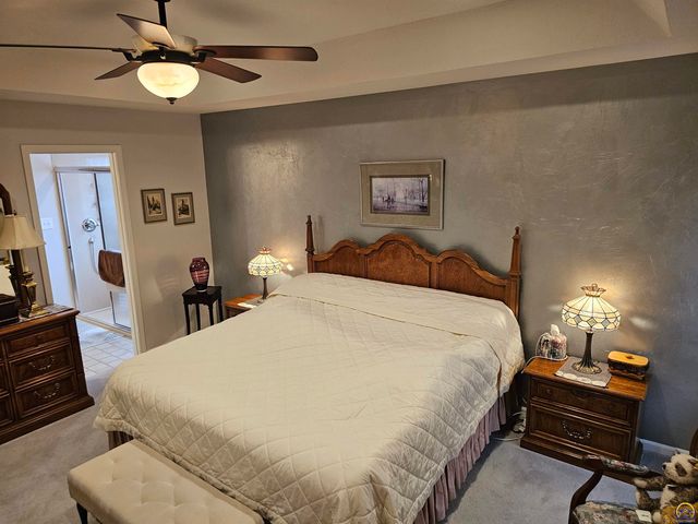 2809 SW Tallgrass DR, Topeka, KS 66614