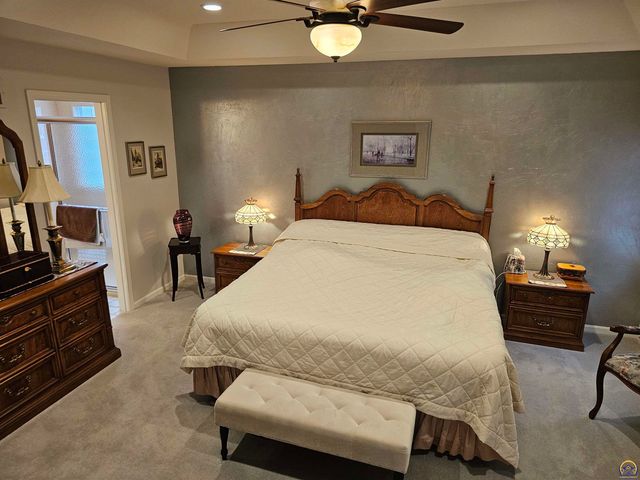 2809 SW Tallgrass DR, Topeka, KS 66614