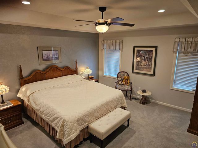 2809 SW Tallgrass DR, Topeka, KS 66614