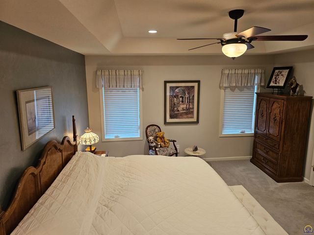 2809 SW Tallgrass DR, Topeka, KS 66614