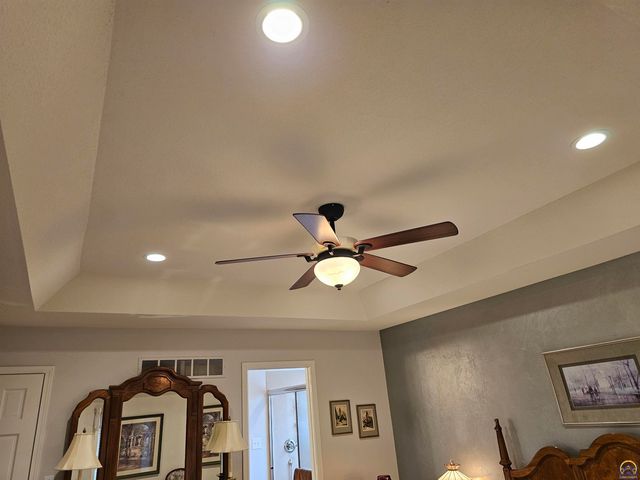 2809 SW Tallgrass DR, Topeka, KS 66614