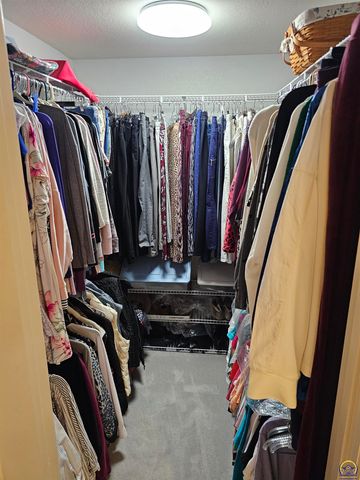 2809 SW Tallgrass DR, Topeka, KS 66614