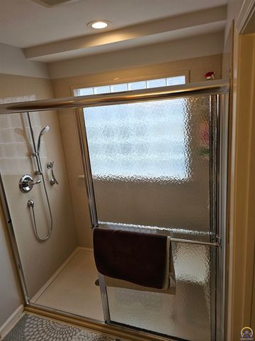 2809 SW Tallgrass DR, Topeka, KS 66614