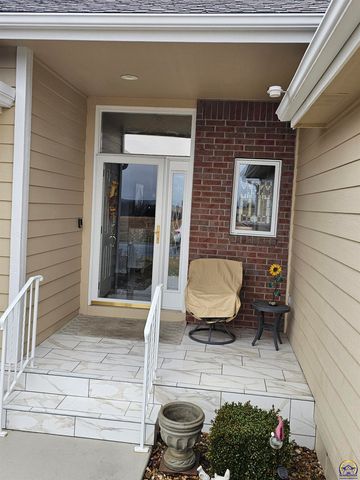 2809 SW Tallgrass DR, Topeka, KS 66614