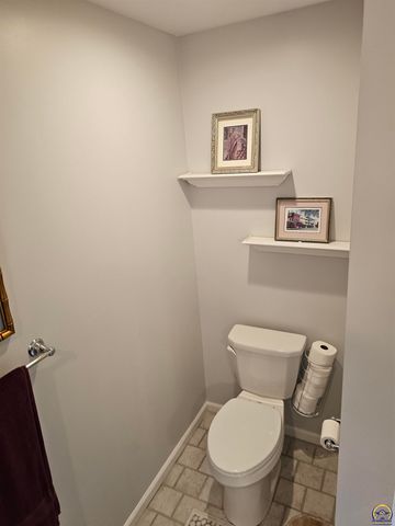 2809 SW Tallgrass DR, Topeka, KS 66614