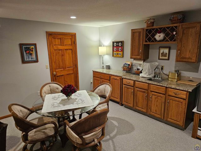 2809 SW Tallgrass DR, Topeka, KS 66614