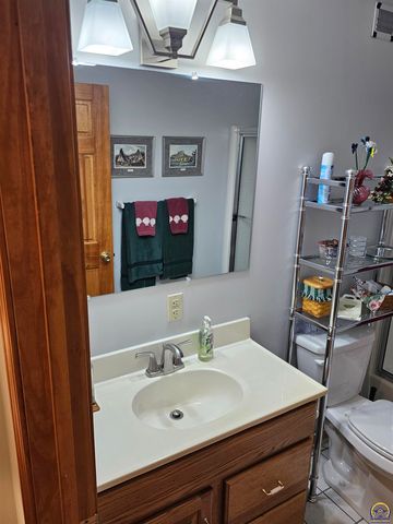 2809 SW Tallgrass DR, Topeka, KS 66614