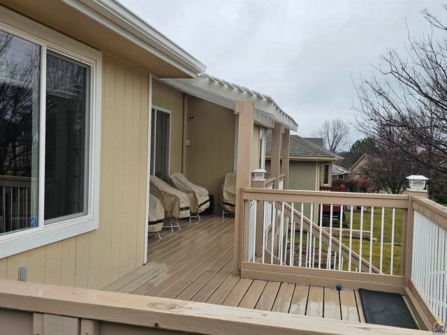 2809 SW Tallgrass DR, Topeka, KS 66614