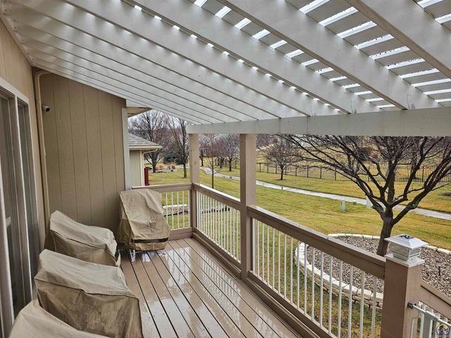 2809 SW Tallgrass DR, Topeka, KS 66614