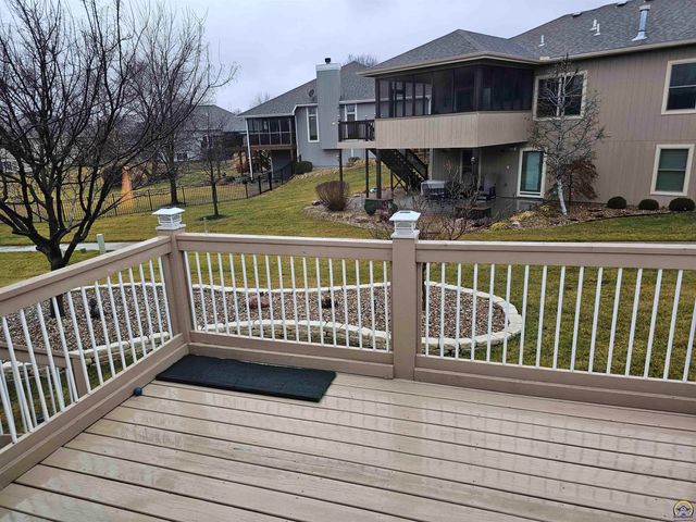 2809 SW Tallgrass DR, Topeka, KS 66614