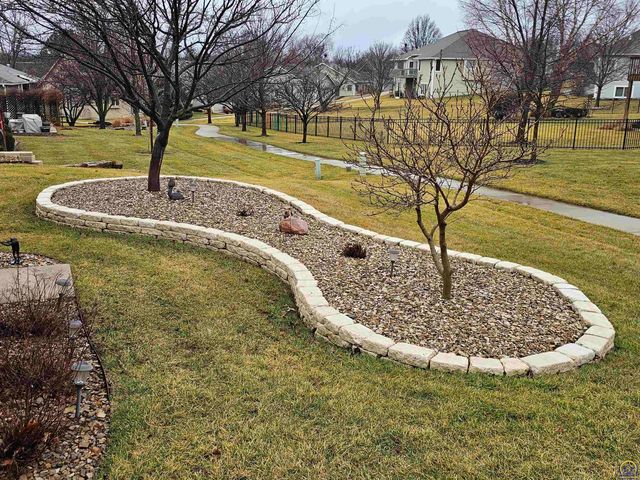 2809 SW Tallgrass DR, Topeka, KS 66614