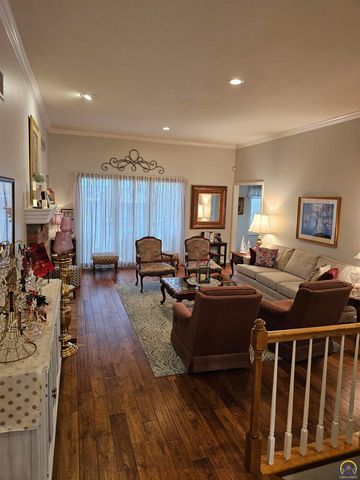 2809 SW Tallgrass DR, Topeka, KS 66614