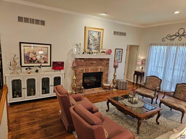 2809 SW Tallgrass DR, Topeka, KS 66614