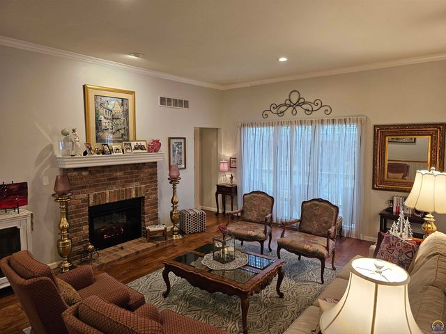 2809 SW Tallgrass DR, Topeka, KS 66614