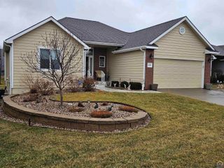 2809 SW Tallgrass DR, Topeka, KS 66614