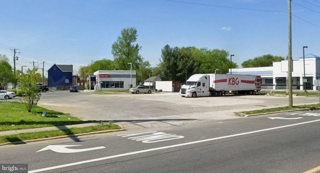 135 E MAIN ST, PENNS GROVE, NJ 08069 — exterior
