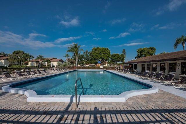 4765 Sable Pine Circle B1, West Palm Beach, FL 33417