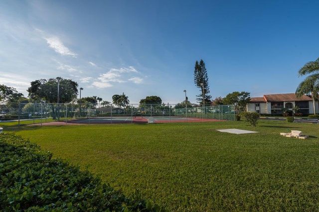 4765 Sable Pine Circle B1, West Palm Beach, FL 33417