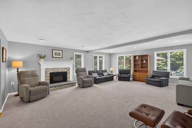 23 Merrymeeting Drive, Merrimack, NH 03054